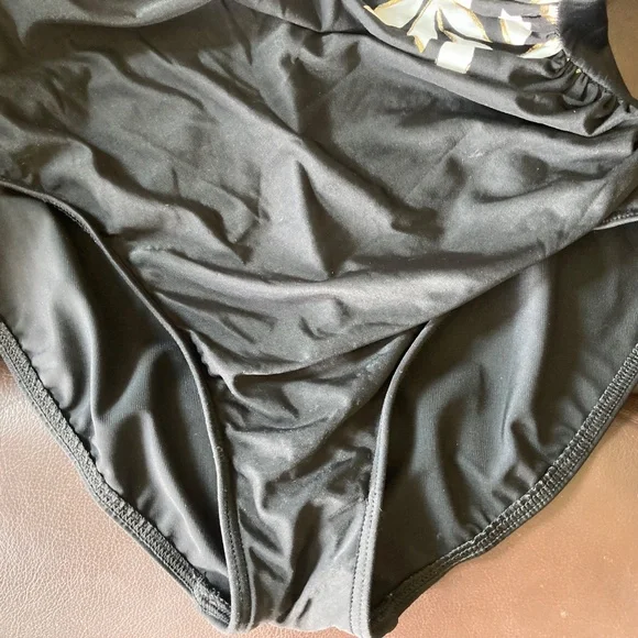 Miraclesuit One Piece Swimsuit - Picture 6 of 10